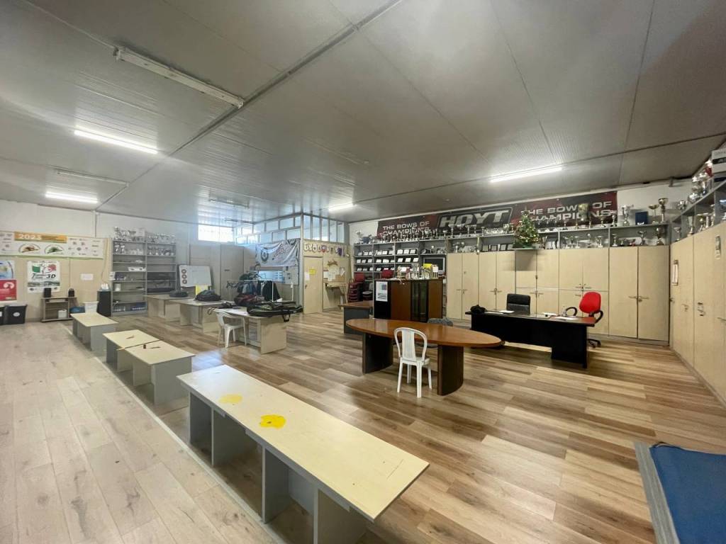locale commerciale in vendita a Rosta