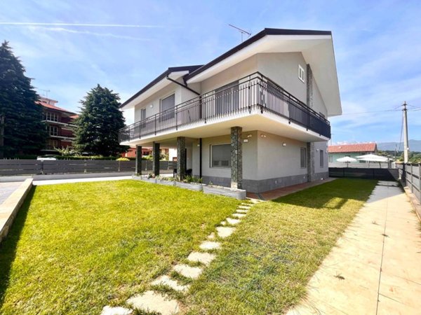 casa indipendente in vendita a Rosta