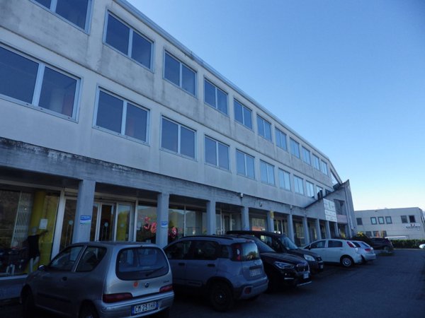 locale commerciale in vendita a Rosta