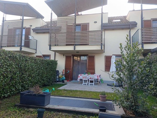 casa indipendente in vendita a Rosta