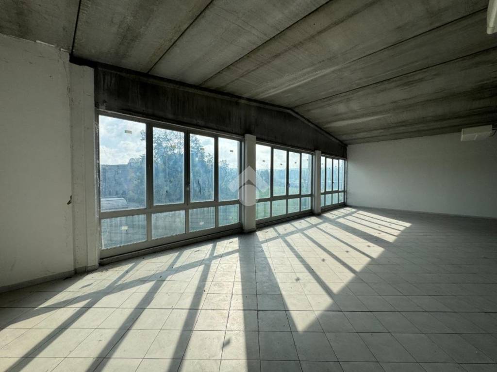 negozio in vendita a Rosta