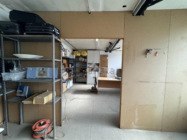 locale di sgombero in vendita a Rosta