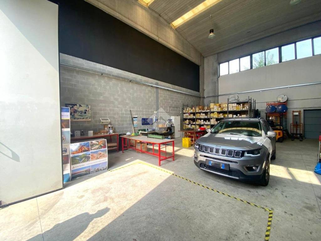 locale commerciale in vendita a Rosta