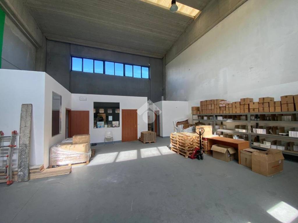 locale commerciale in vendita a Rosta