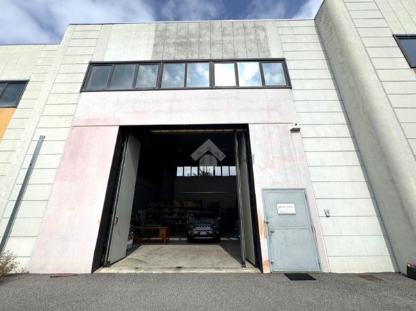 capannone in vendita a Rosta