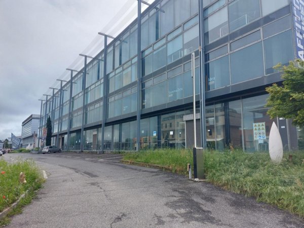 negozio in vendita a Rosta