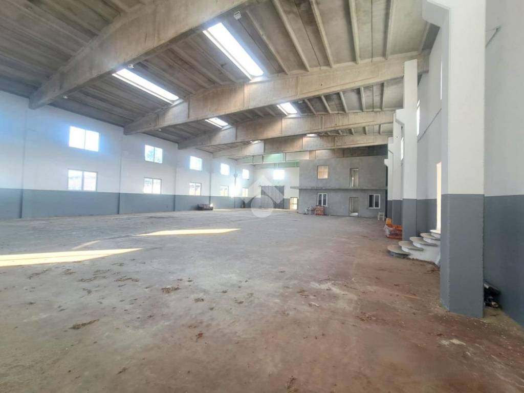 locale commerciale in vendita a Rosta