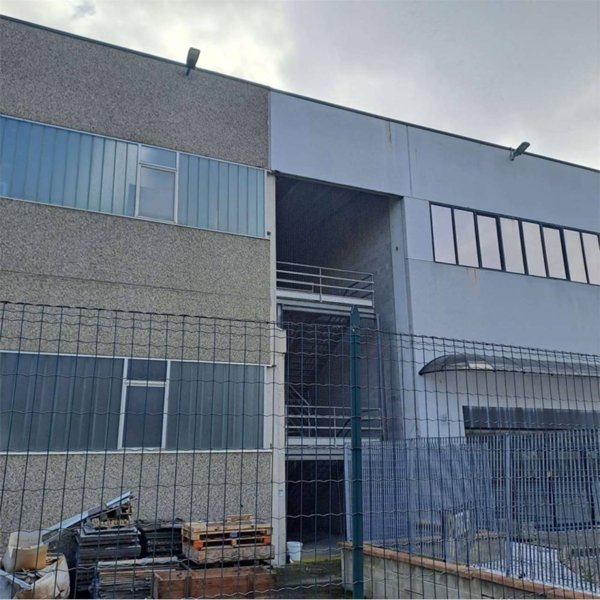 locale di sgombero in vendita a Rosta