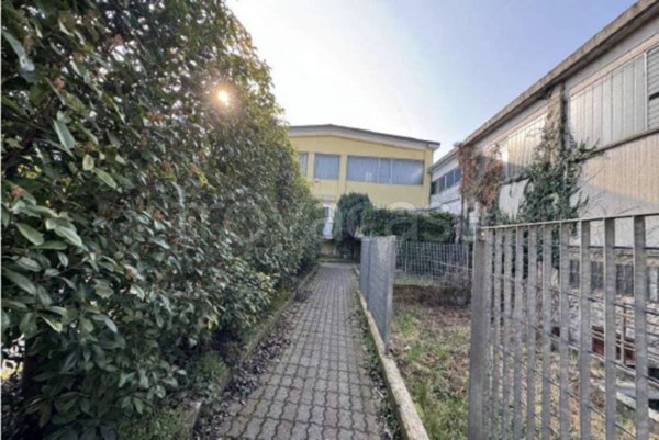 locale commerciale in vendita a Rosta