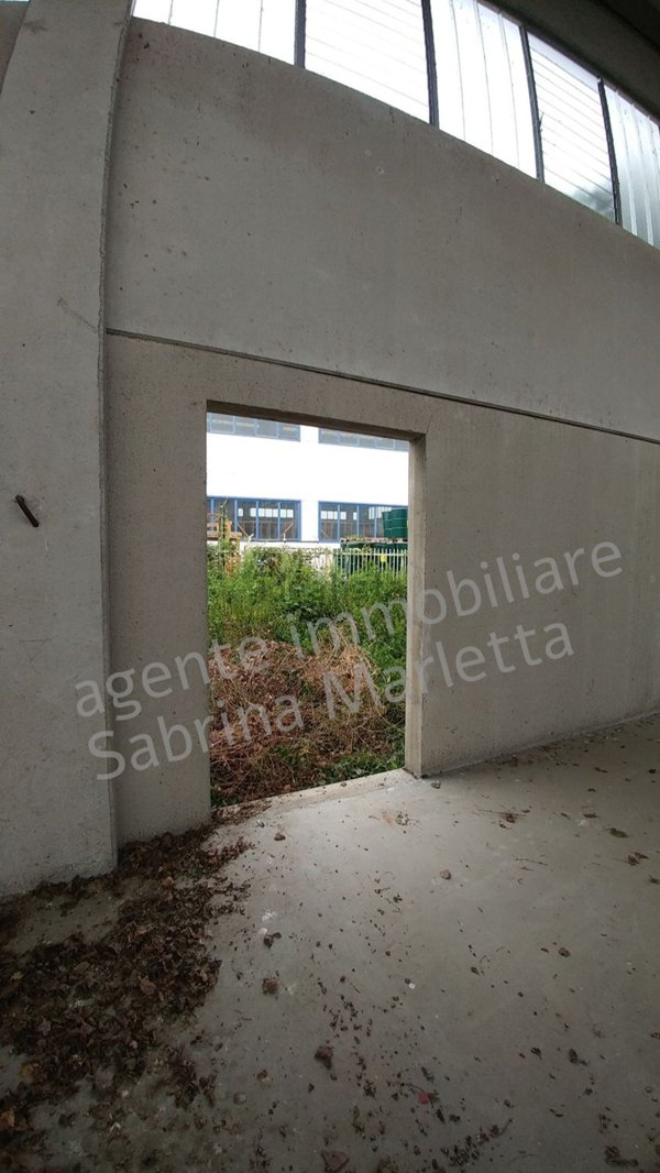 capannone in vendita a Rosta