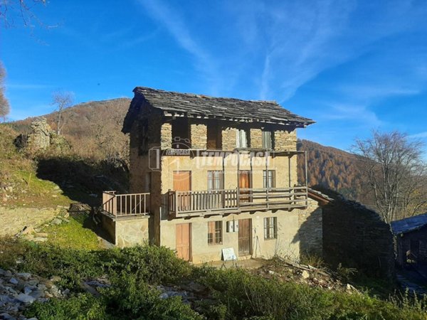 casa indipendente in vendita a Rubiana in zona Mompellato
