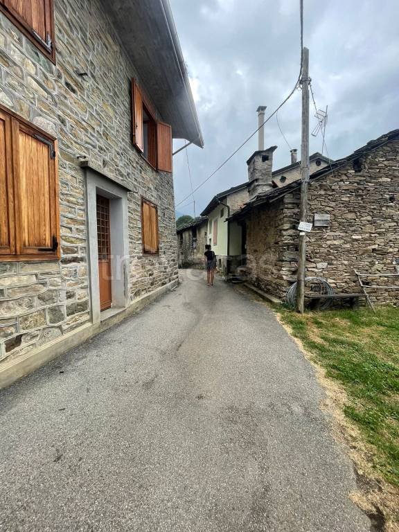 appartamento in vendita a Rubiana in zona Mompellato