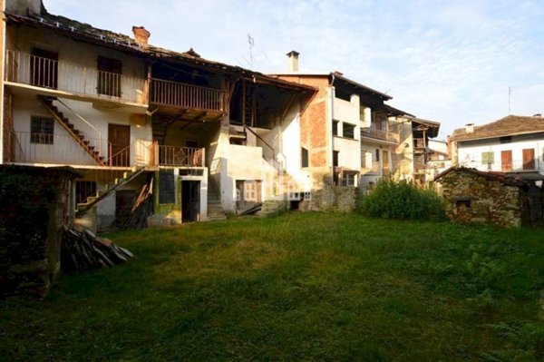 casa indipendente in vendita a Rueglio