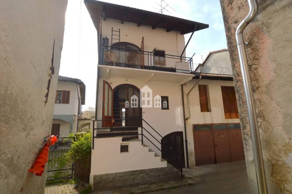 casa semindipendente in vendita a Rueglio