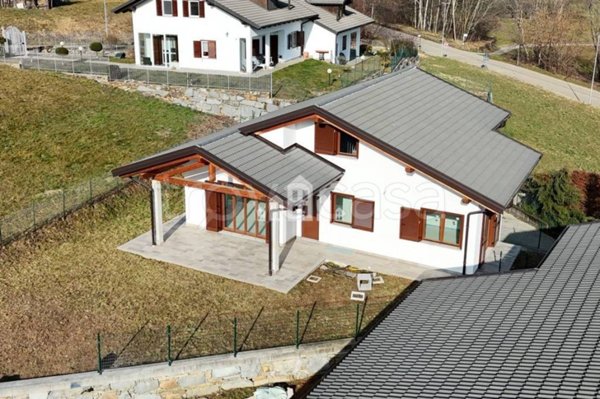 casa indipendente in vendita a Rueglio