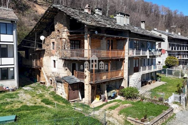casa indipendente in vendita a Rueglio