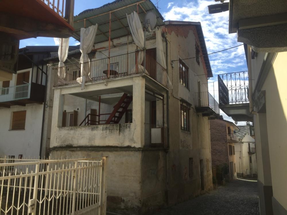 casa indipendente in vendita a Rueglio
