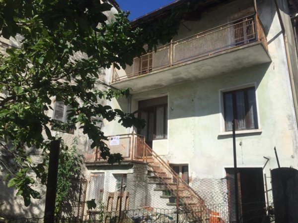 casa indipendente in vendita a Rueglio
