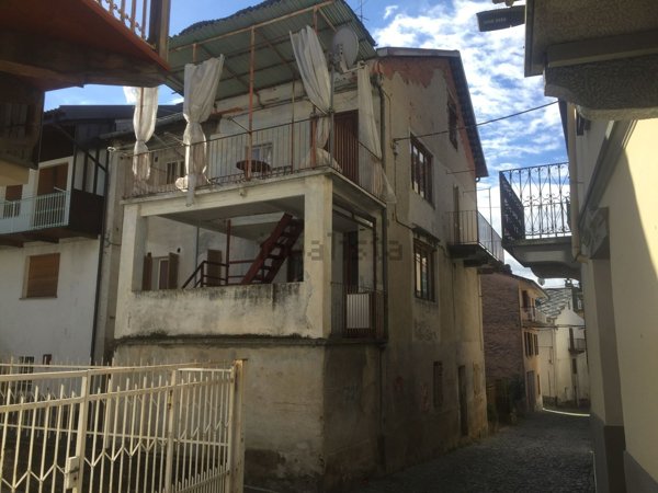 casa semindipendente in vendita a Rueglio