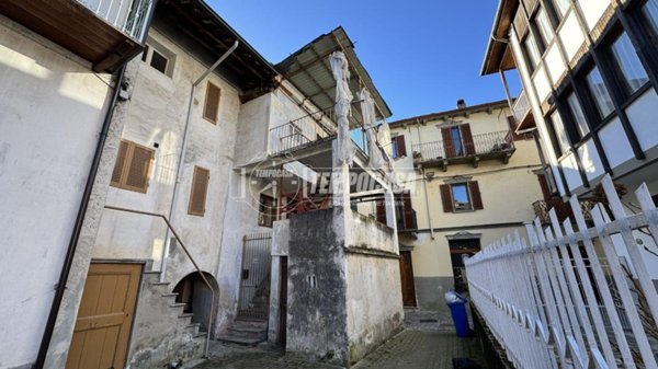 casa indipendente in vendita a Rueglio
