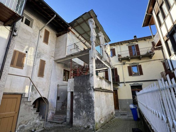 casa indipendente in vendita a Rueglio
