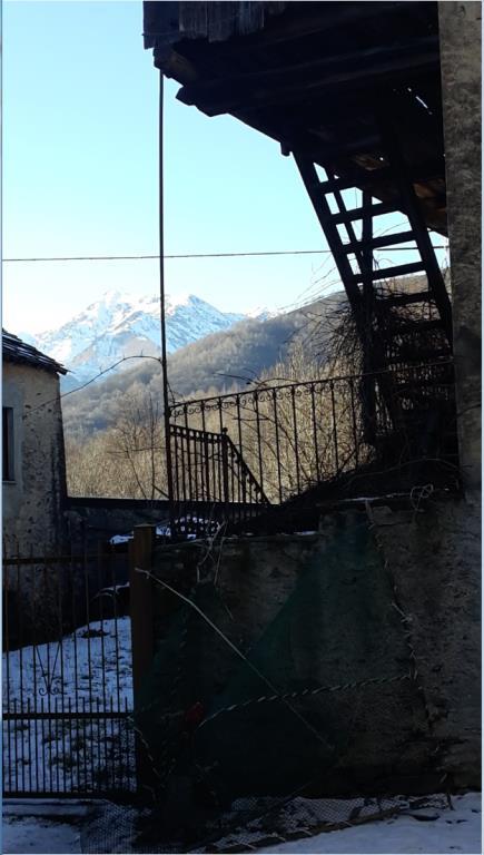 casa indipendente in vendita a Rueglio