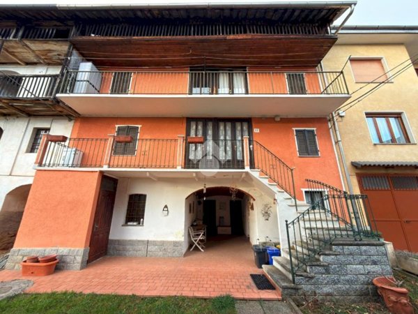 casa semindipendente in vendita a Rueglio