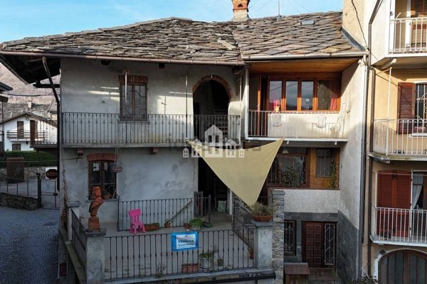 casa indipendente in vendita a Rueglio