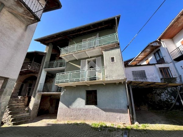 casa semindipendente in vendita a Rueglio