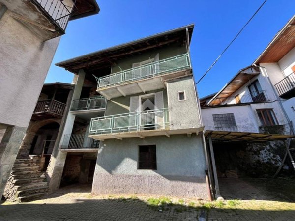 casa indipendente in vendita a Rueglio