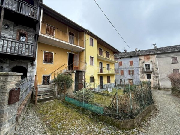 casa semindipendente in vendita a Rueglio