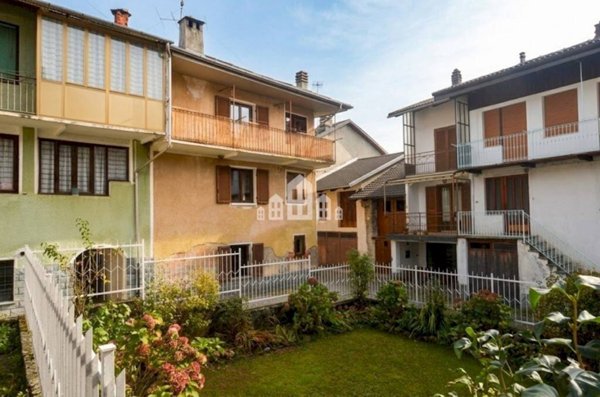 casa semindipendente in vendita a Rueglio