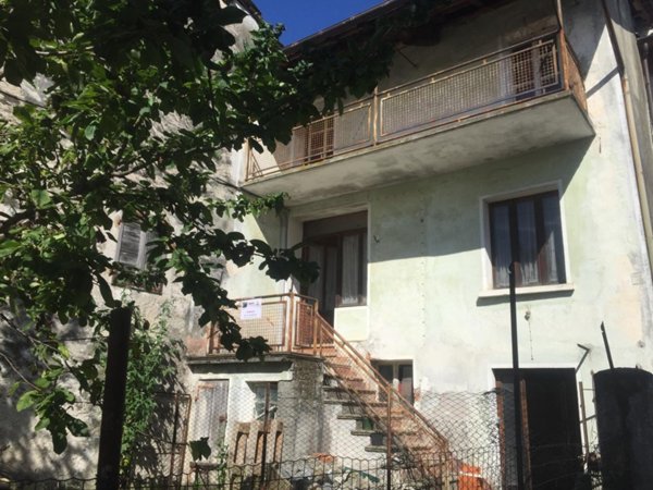 esavano in vendita a Rueglio