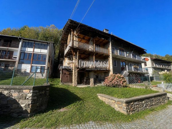 casa indipendente in vendita a Rueglio