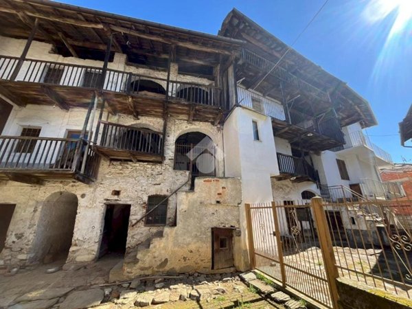 casa semindipendente in vendita a Rueglio