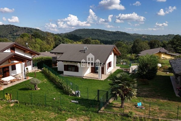 casa indipendente in vendita a Rueglio