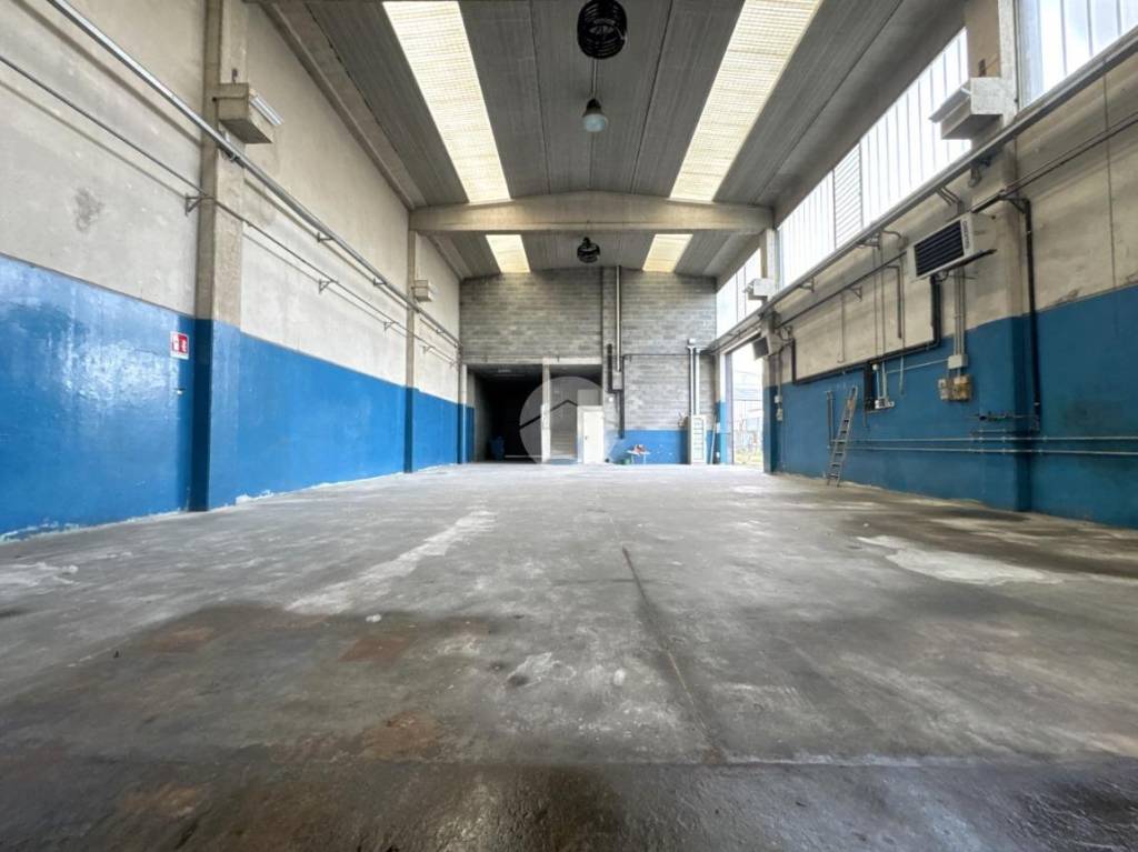 locale commerciale in vendita a Salassa