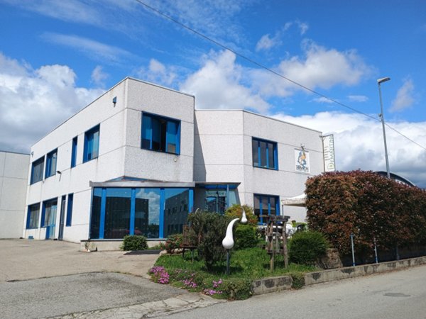 negozio in vendita a Salassa in zona Cascina Fenale