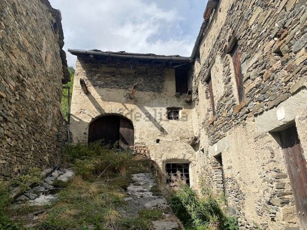 pentavano in vendita a Salbertrand in zona Frenee