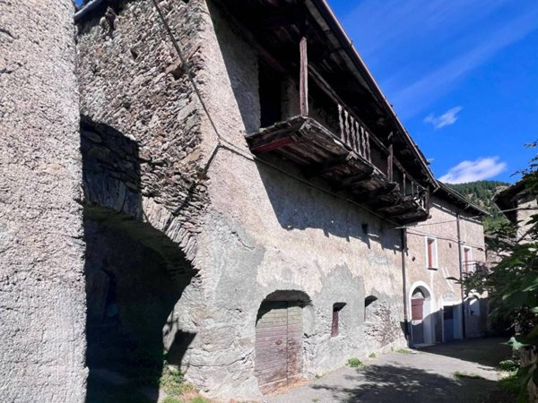 casa indipendente in vendita a Salbertrand in zona Eclause