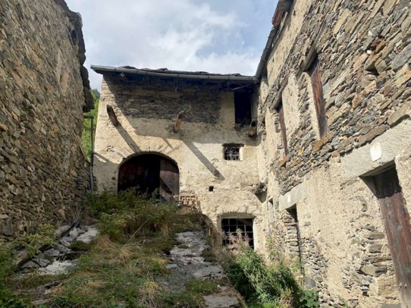 rudere in vendita a Salbertrand in zona Frenee