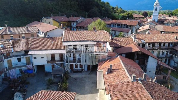 casa indipendente in vendita a Salerano Canavese