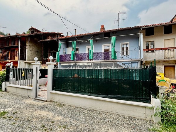 casa indipendente in vendita a Salerano Canavese