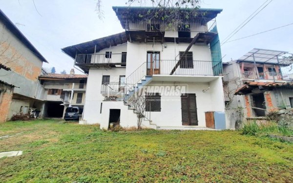casa indipendente in vendita a Salerano Canavese