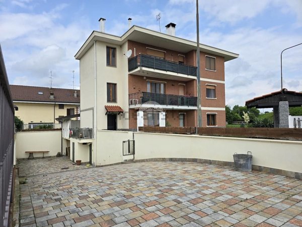 casa semindipendente in vendita a San Benigno Canavese