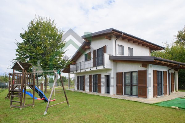 casa indipendente in vendita a San Carlo Canavese