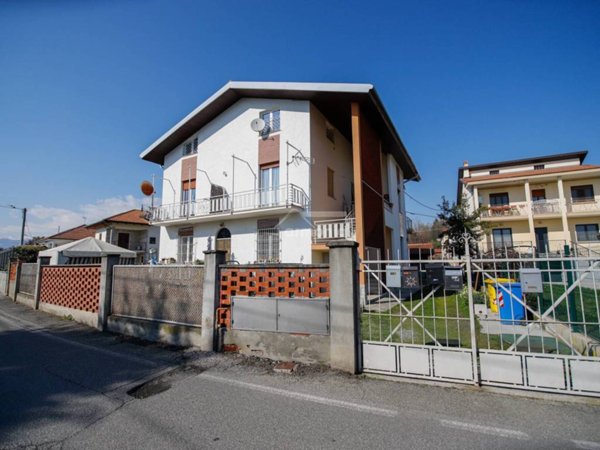 intera palazzina in vendita a San Carlo Canavese in zona Spinerano