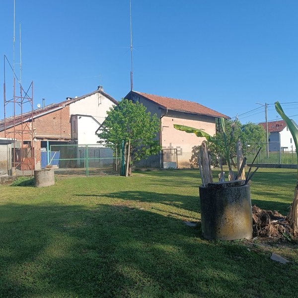 esavano in vendita a San Carlo Canavese
