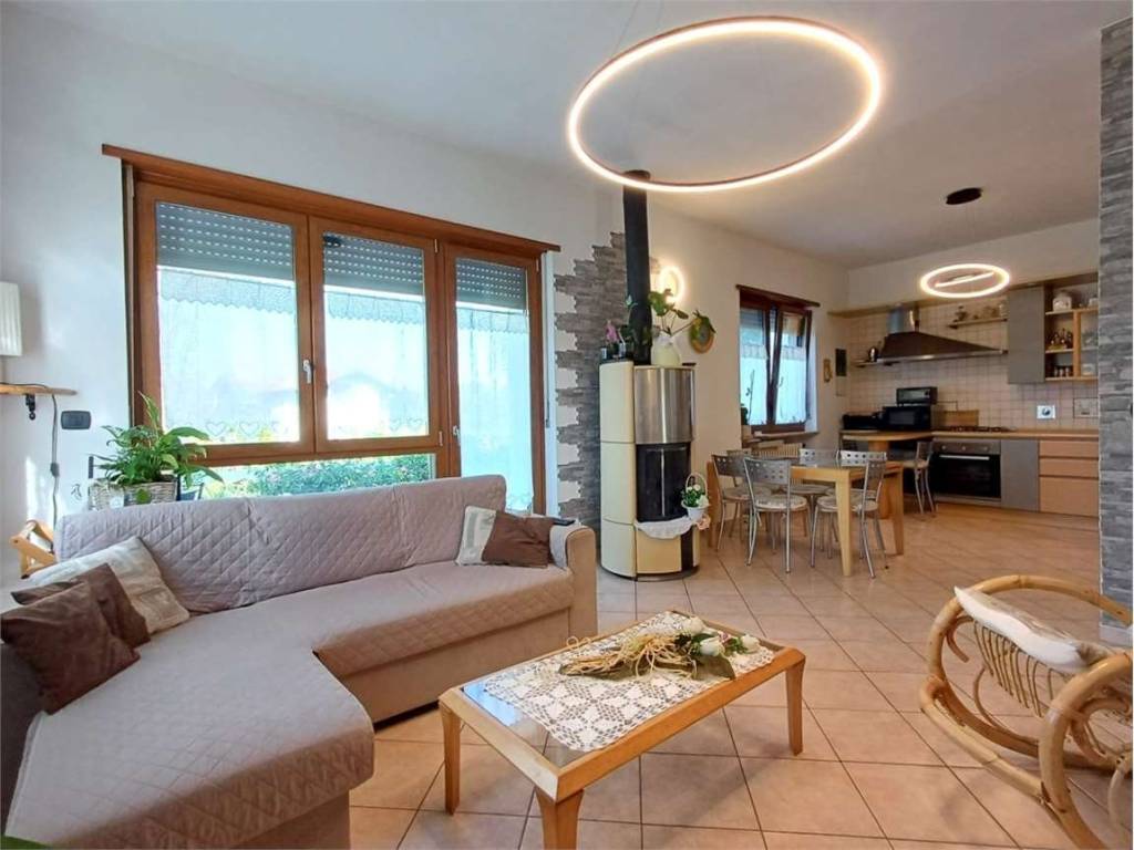casa indipendente in vendita a San Carlo Canavese