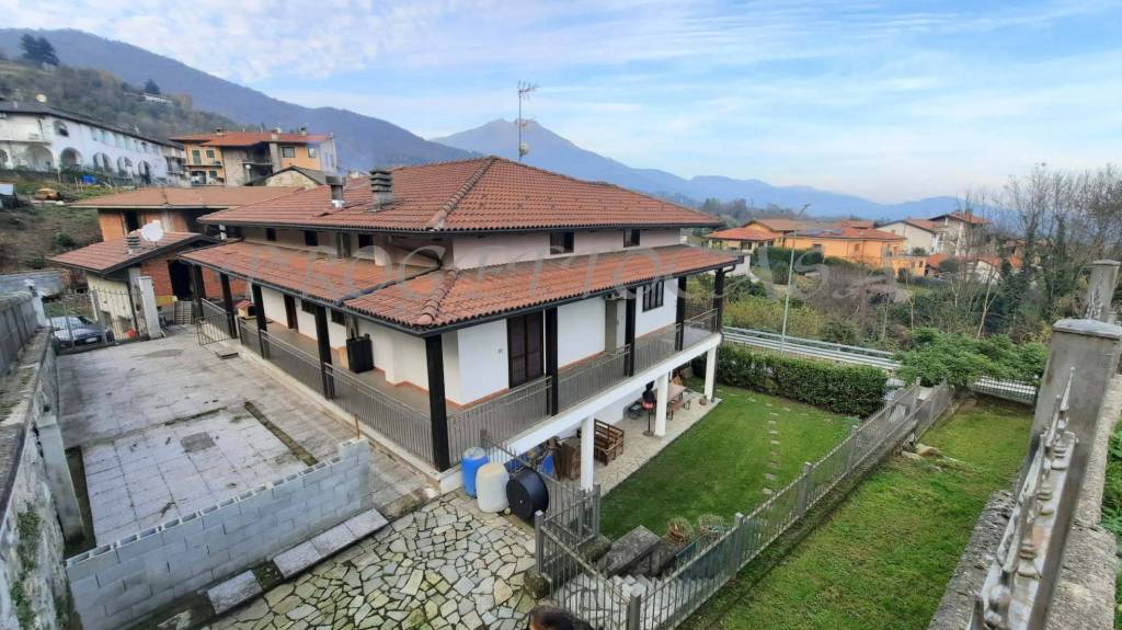 casa indipendente in vendita a San Colombano Belmonte